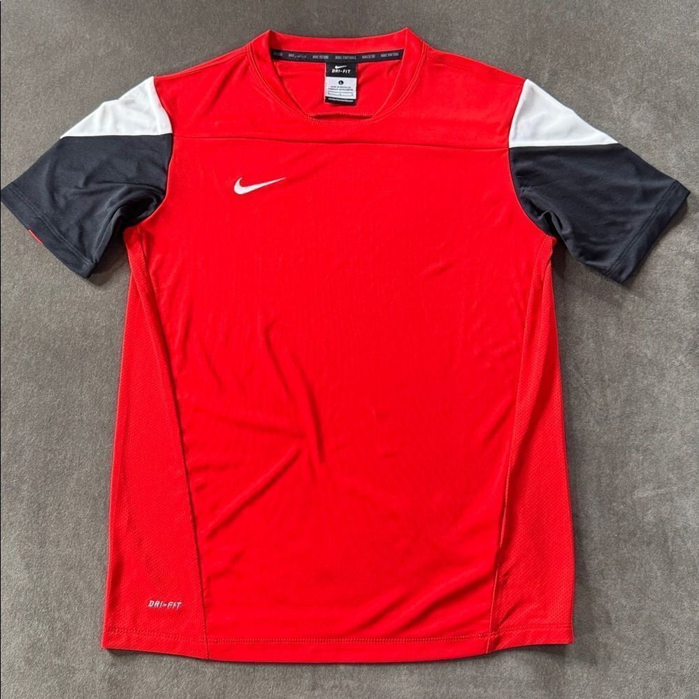 Nike Boys Youth Squad 14 Workout Top Short Sleeve Dri-Fit Crew Neck Size L NWOT